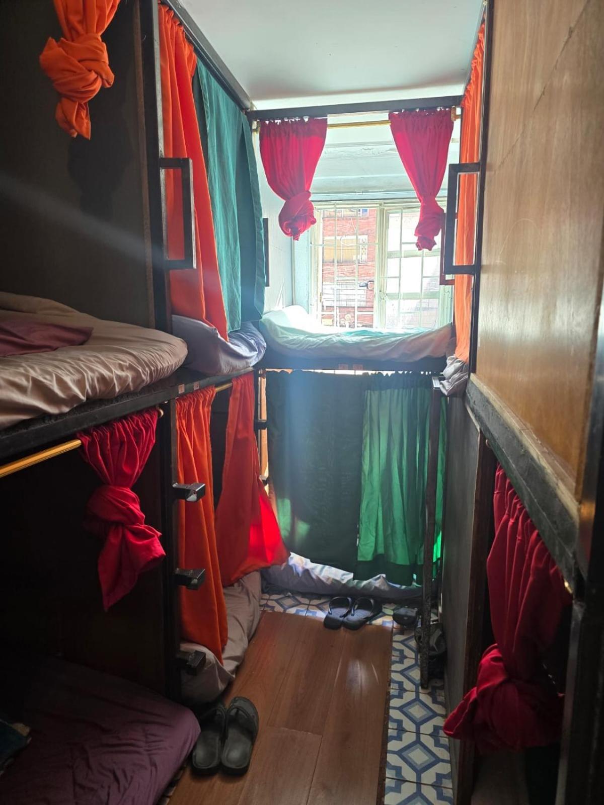 Portelli Hostal Zona G- Para Extranjeros Bogota Bagian luar foto